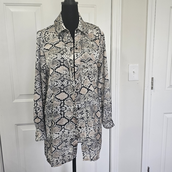 Alex &Lili  soft polyester button down topside small - Picture 1 of 8